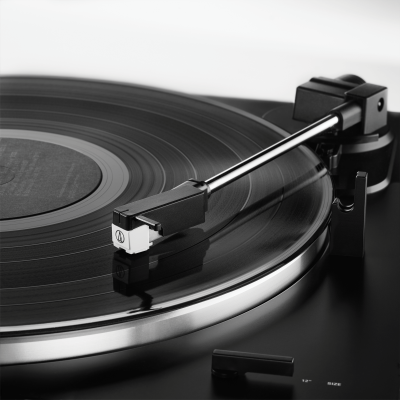 Audio Technica AT-LP60XUSB-BK Fully Automatic Belt-Drive Turntable i